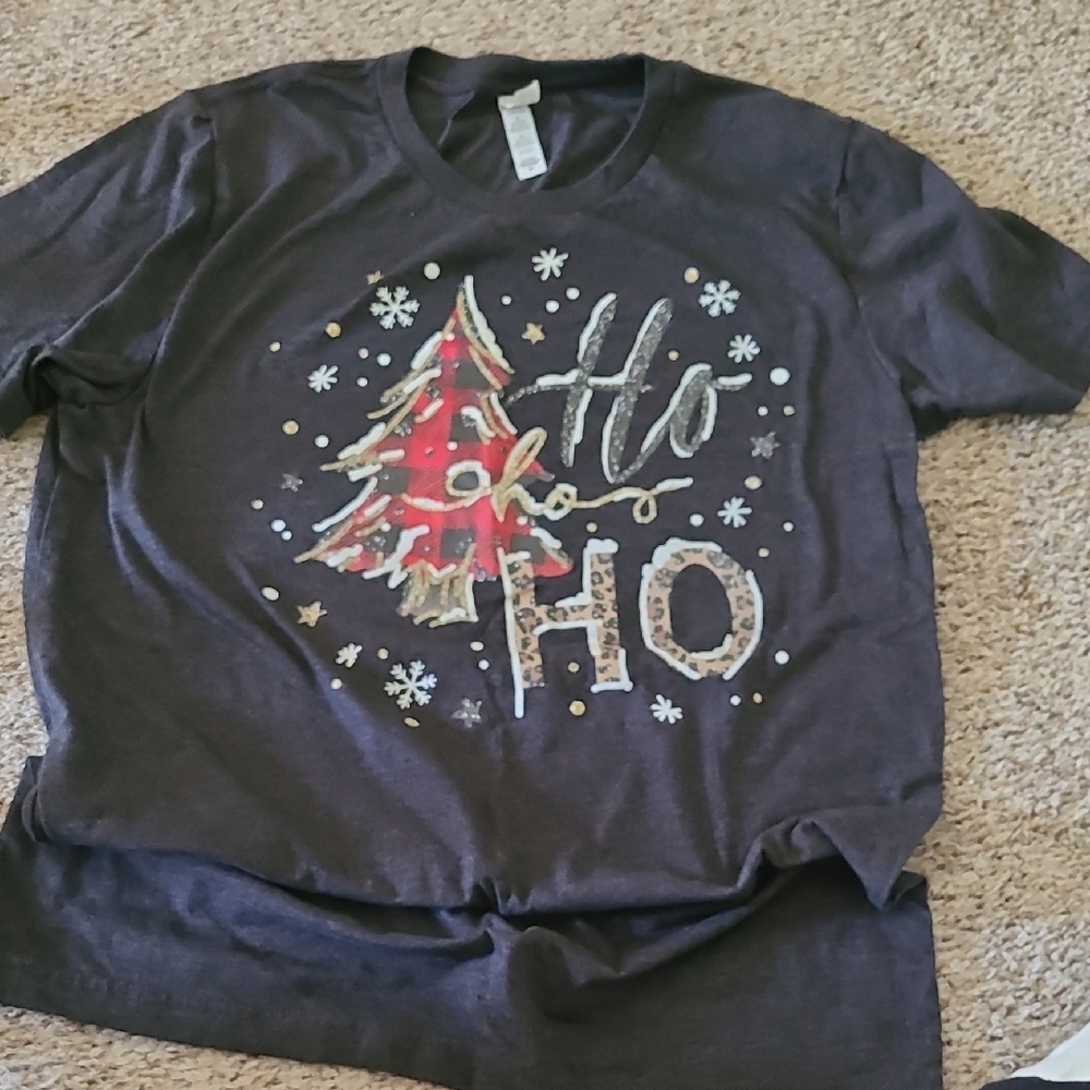 🔥Festive Holiday T-Shirt with Christmas Tree Design